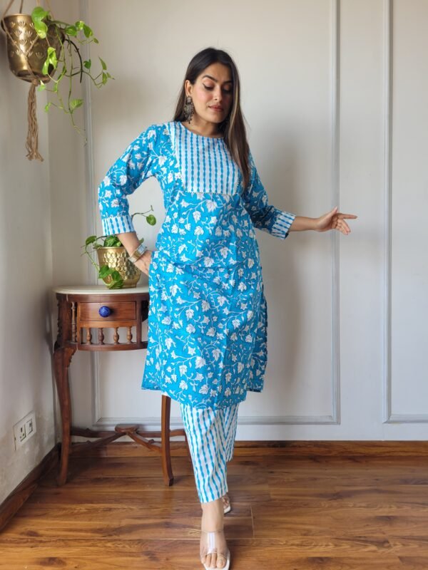 Women’s Blue Floral Printed Kurta Pant Set
