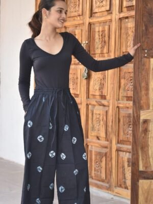 Elegant Free Size Palazzo – Minimal Printed Casual Wear (Black)