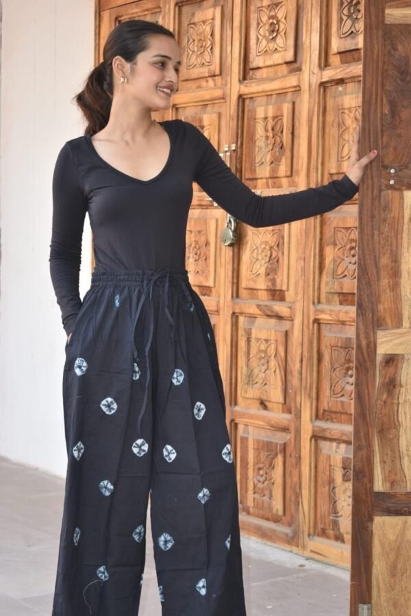 Elegant Free Size Palazzo – Minimal Printed Casual Wear (Black)
