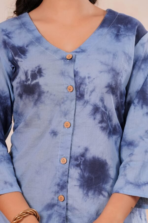 Women’s Tie-Dye Printed Shirt – Contemporary Casual Style (Blue)